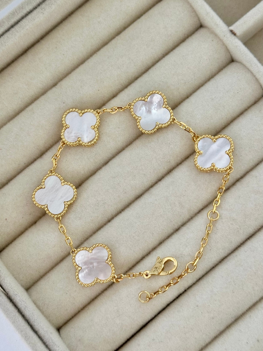 Pulsera Tréboles Blancos