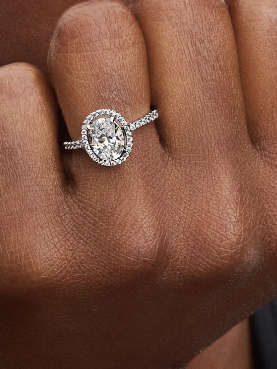 Anillo Ovalado Halo brillante