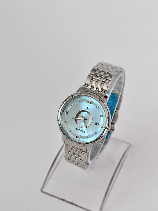 Reloj Pandora Plateado fondo Azul