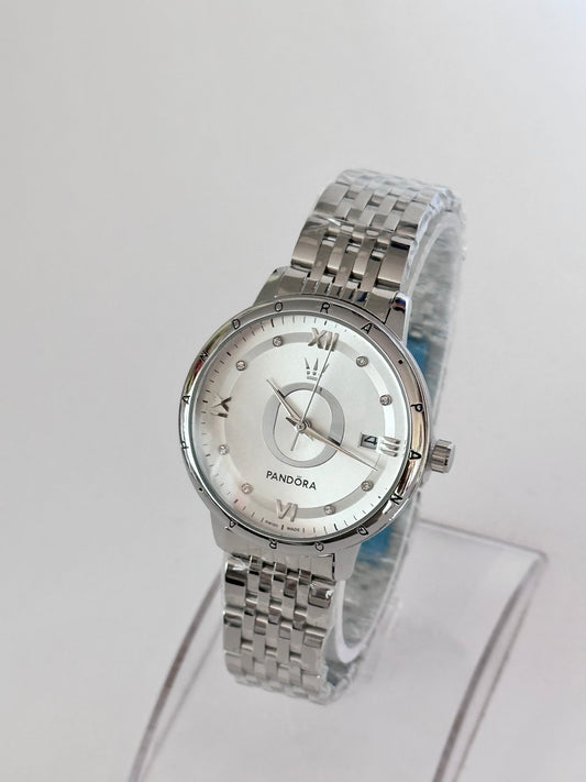 Reloj Pandora Plateado fondo blanco