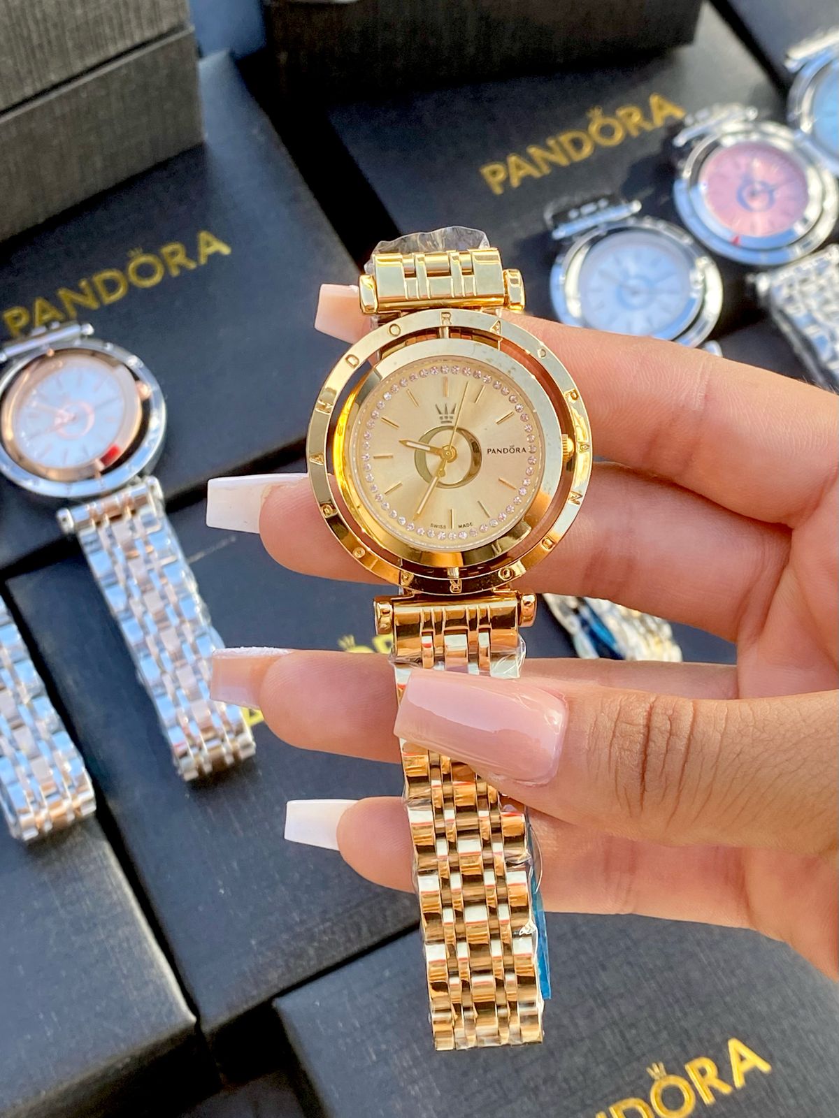 Reloj Pandora Dorado Completo